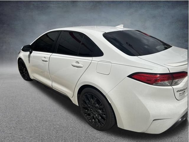Used 2022 Toyota Corolla SE FWD image 3