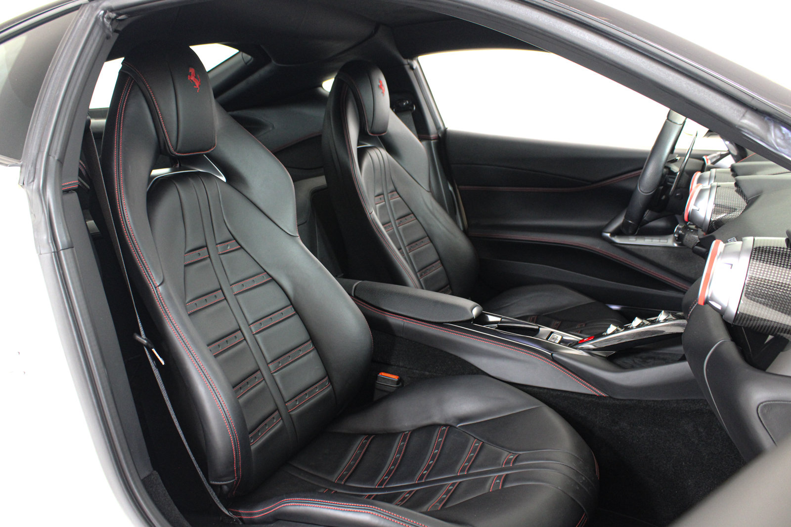 Used 2020 Ferrari 812 Superfast RWD image 27