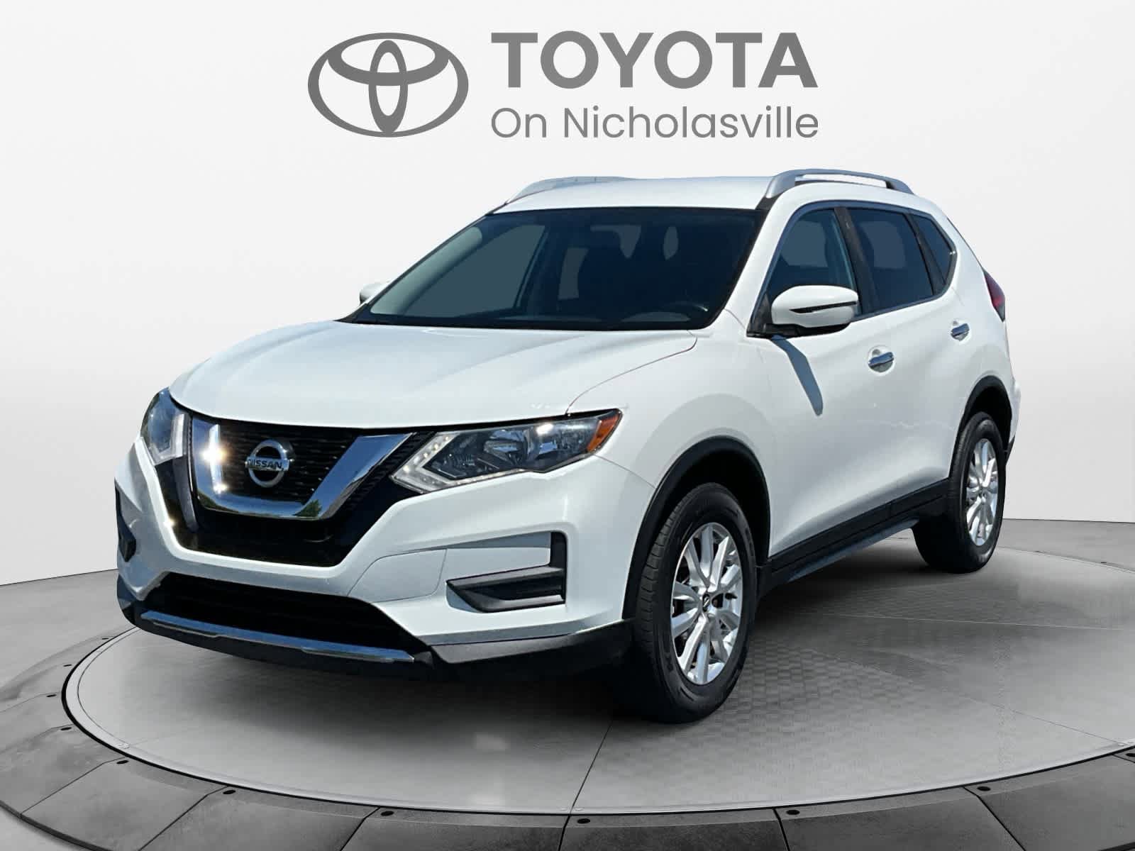 Used 2017 Nissan Rogue SV