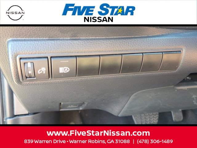 Used 2025 Toyota Corolla LE image 28