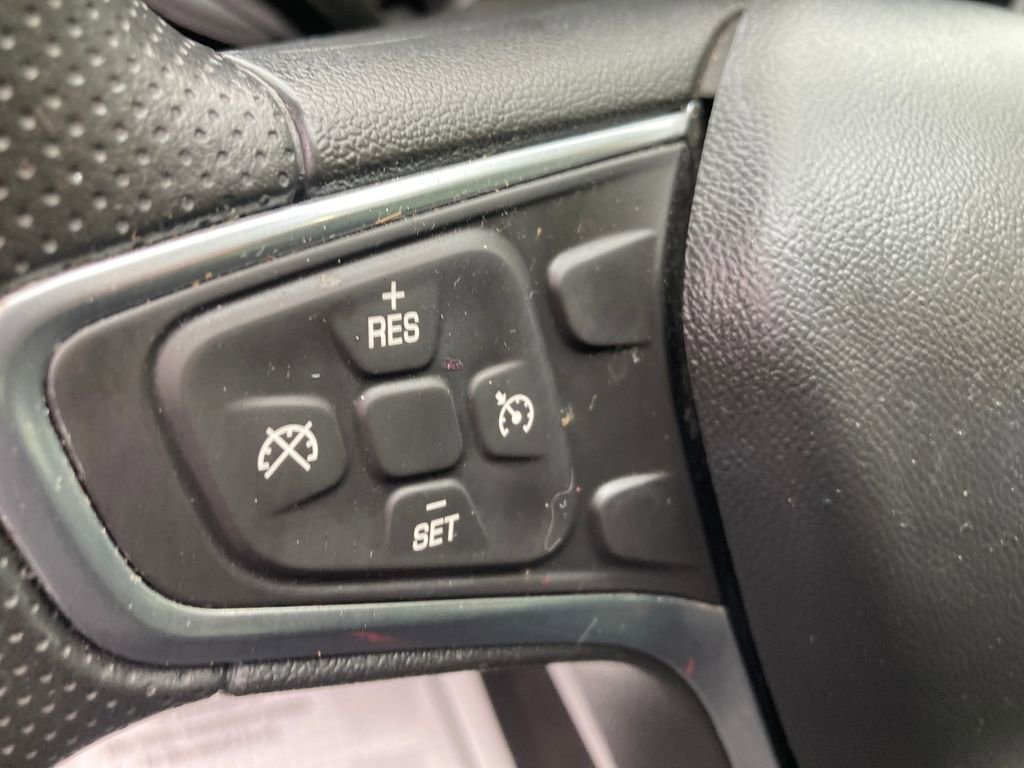 Used 2022 Chevrolet Malibu LT image 36