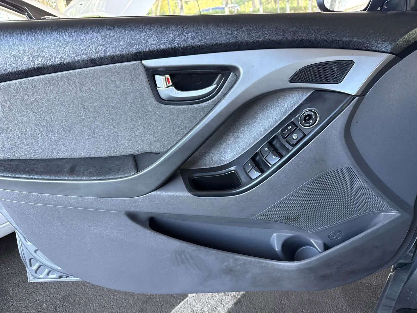 Used 2014 Hyundai Elantra Limited w/ Option Group 03 FWD image 7