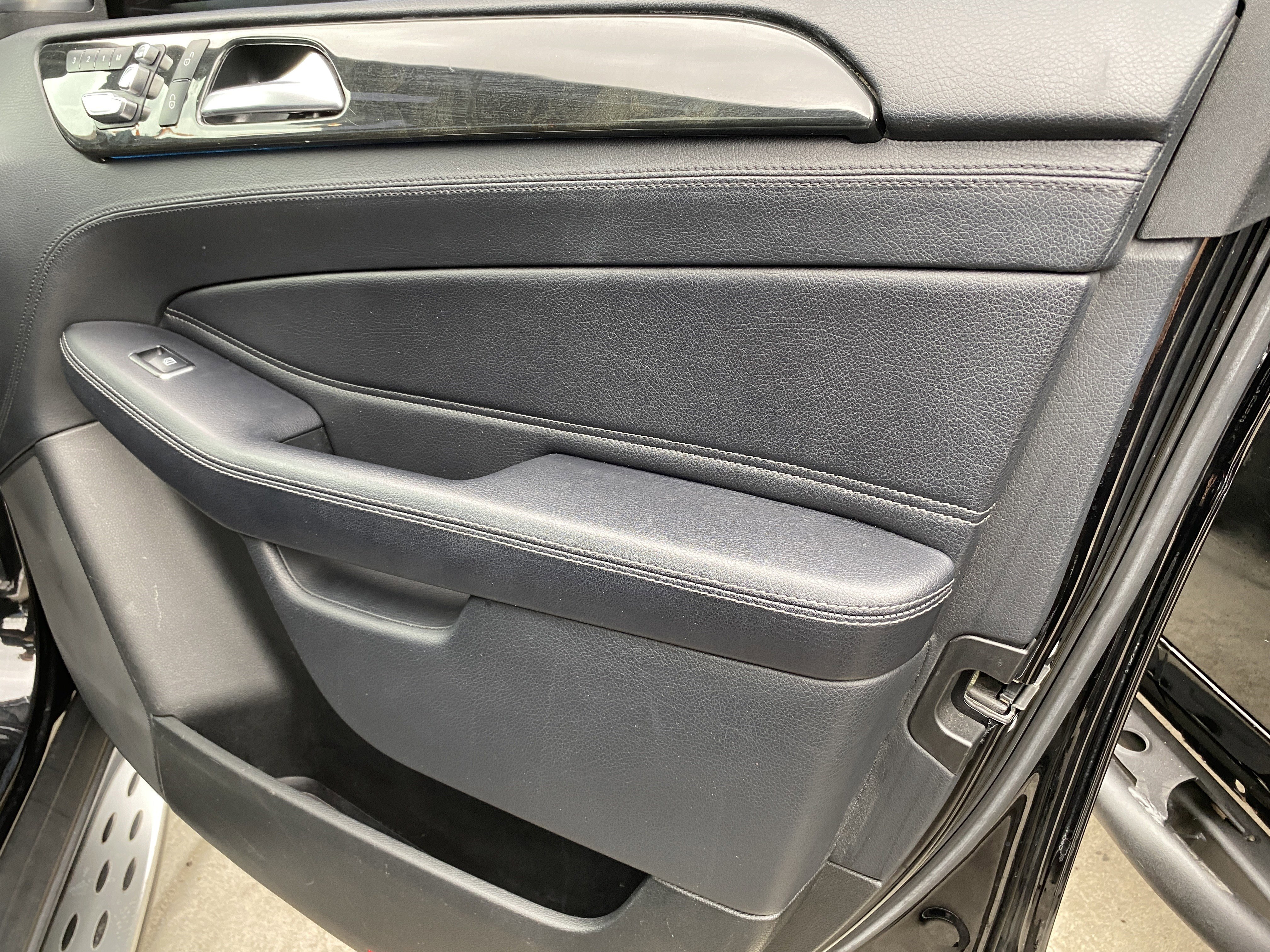 Used 2018 Mercedes-Benz GLE 43 AMG 4MATIC w/ Premium 2 Package image 25