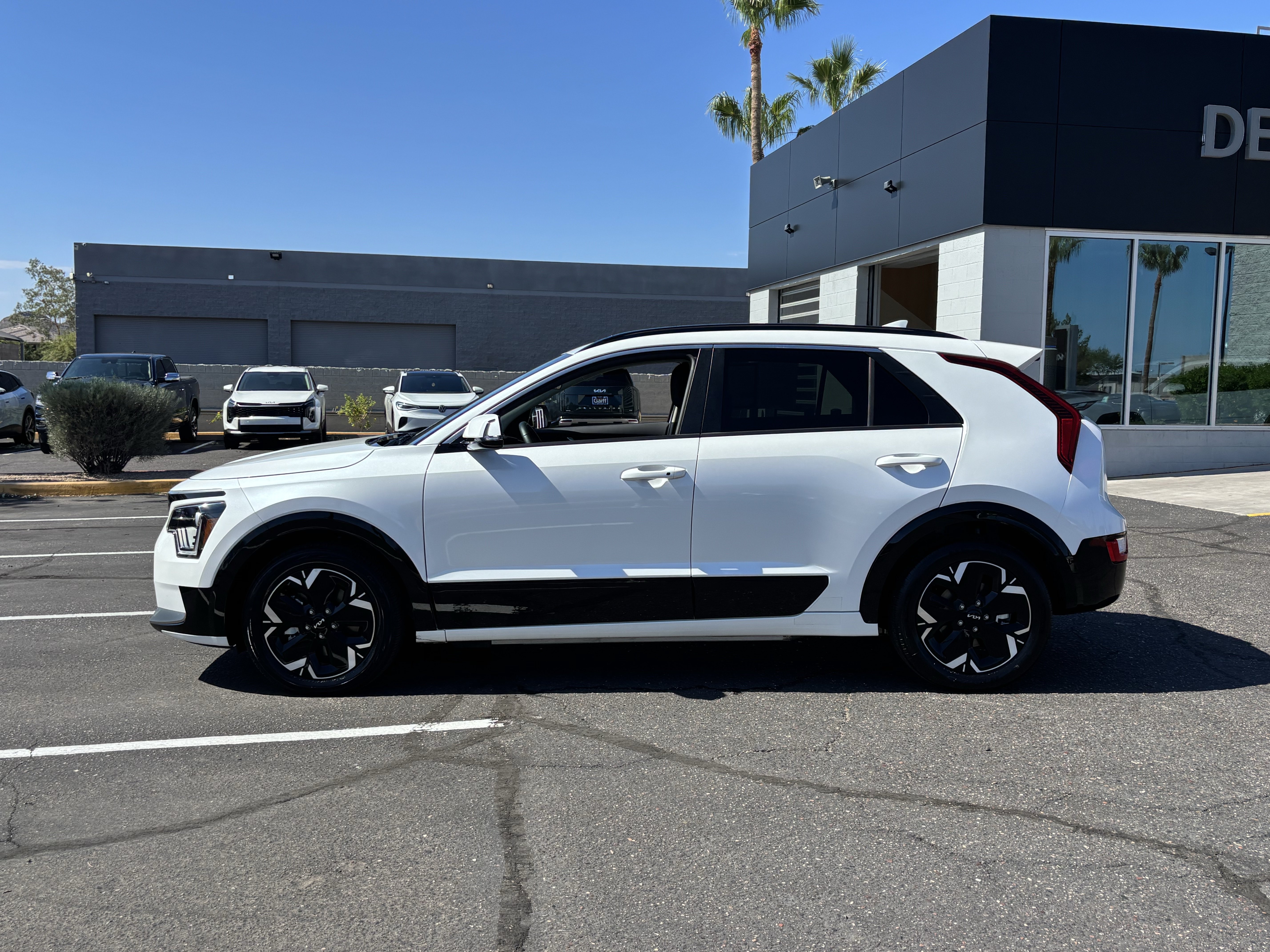 Certified 2023 Kia Niro Wind w/ Wind Preserve Package FWD image 5