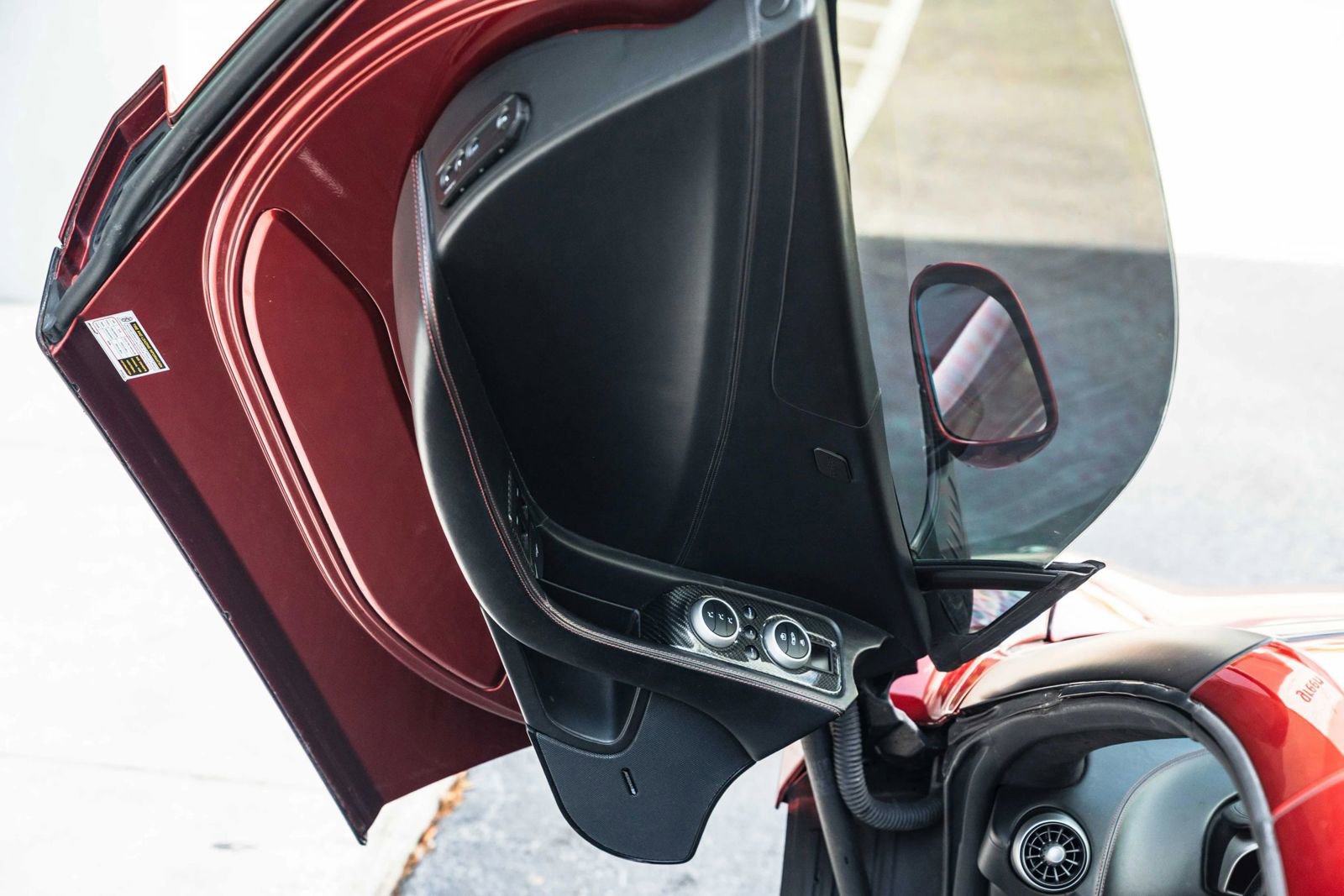 Used 2014 McLaren MP4-12C Spider RWD image 11