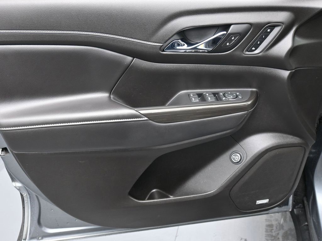 Used 2021 GMC Acadia SLT w/ Elevation Edition image 9