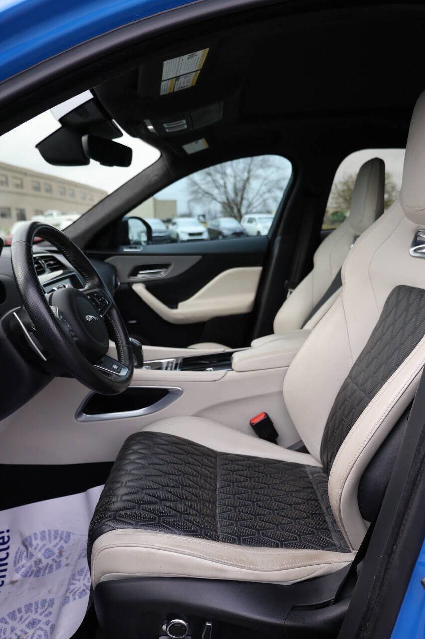 Used 2020 Jaguar F-PACE SVR image 13