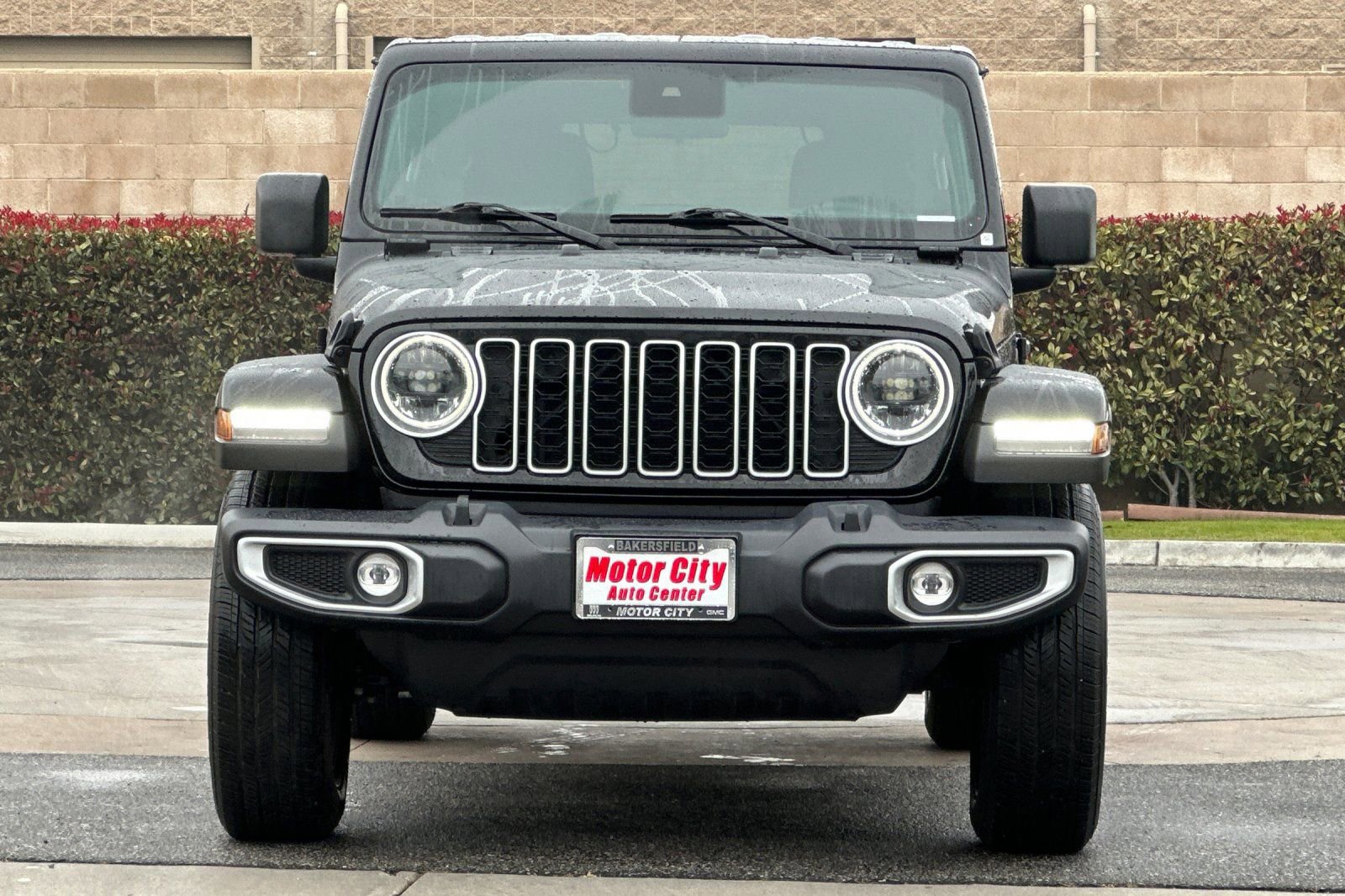 Used 2025 Jeep Wrangler Sahara image 9