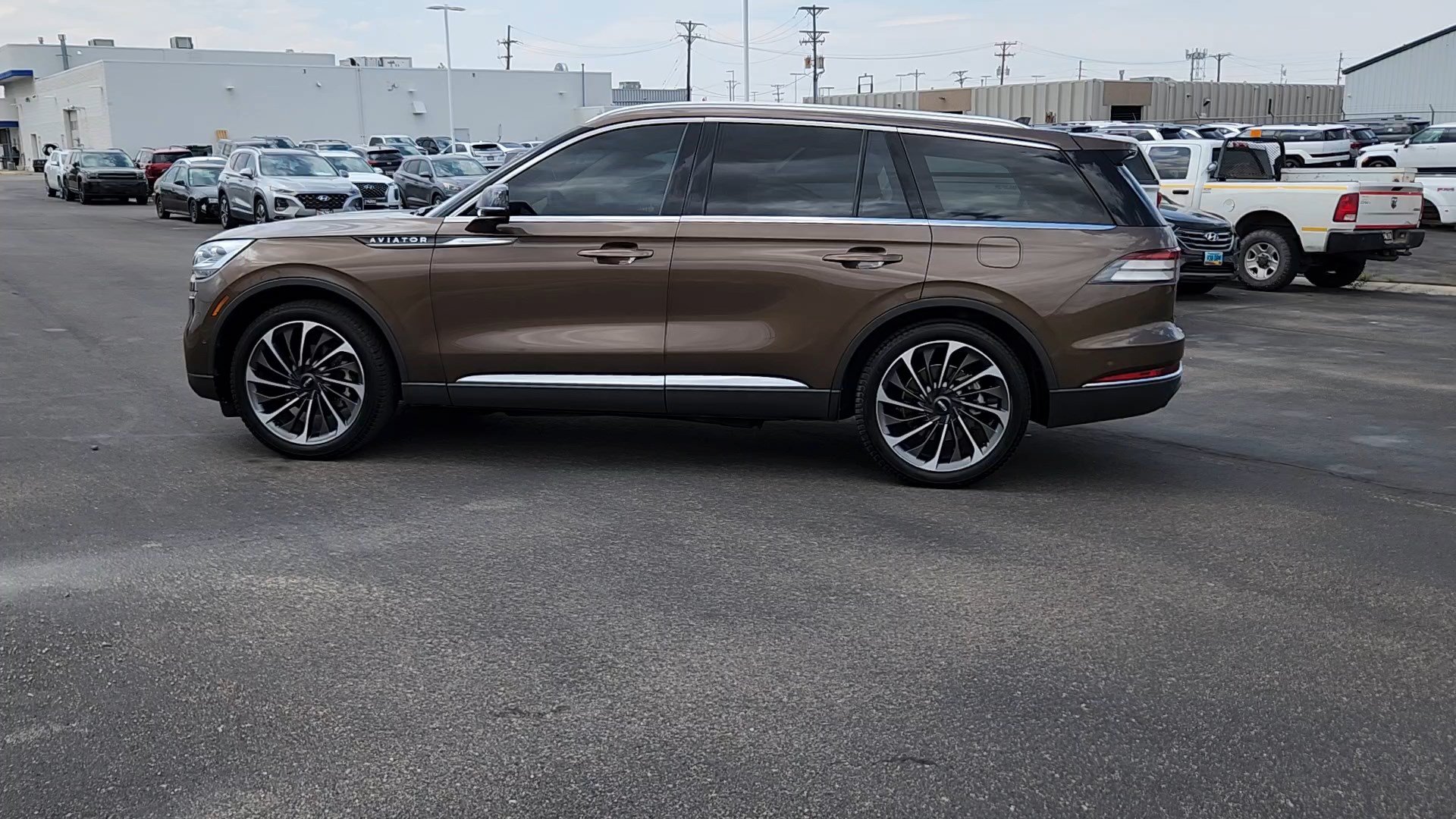 Used 2022 Lincoln Aviator Reserve w/ Equipment Group 201A RWD image 2