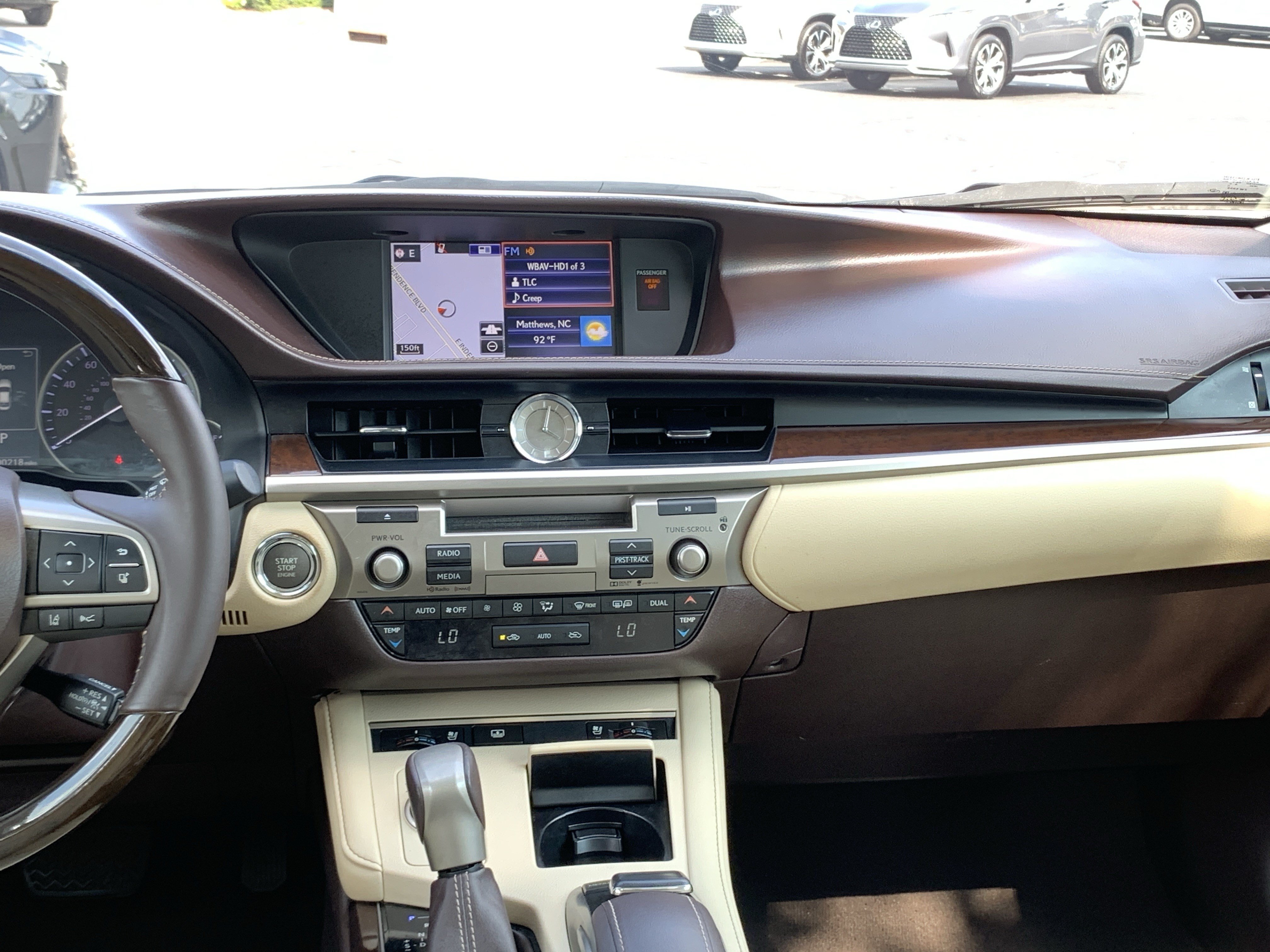 Used 2016 Lexus ES 350 w/ Luxury Package w/Wood Trim FWD image 31