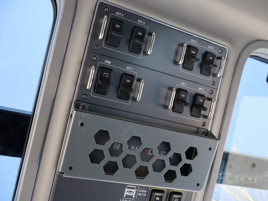 Used 2025 INEOS Grenadier Fieldmaster Edition image 31