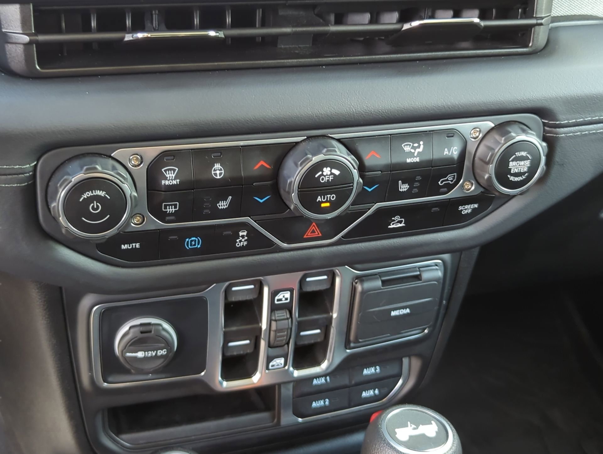 Used 2025 Jeep Wrangler Unlimited Sahara AWD/4WD image 59