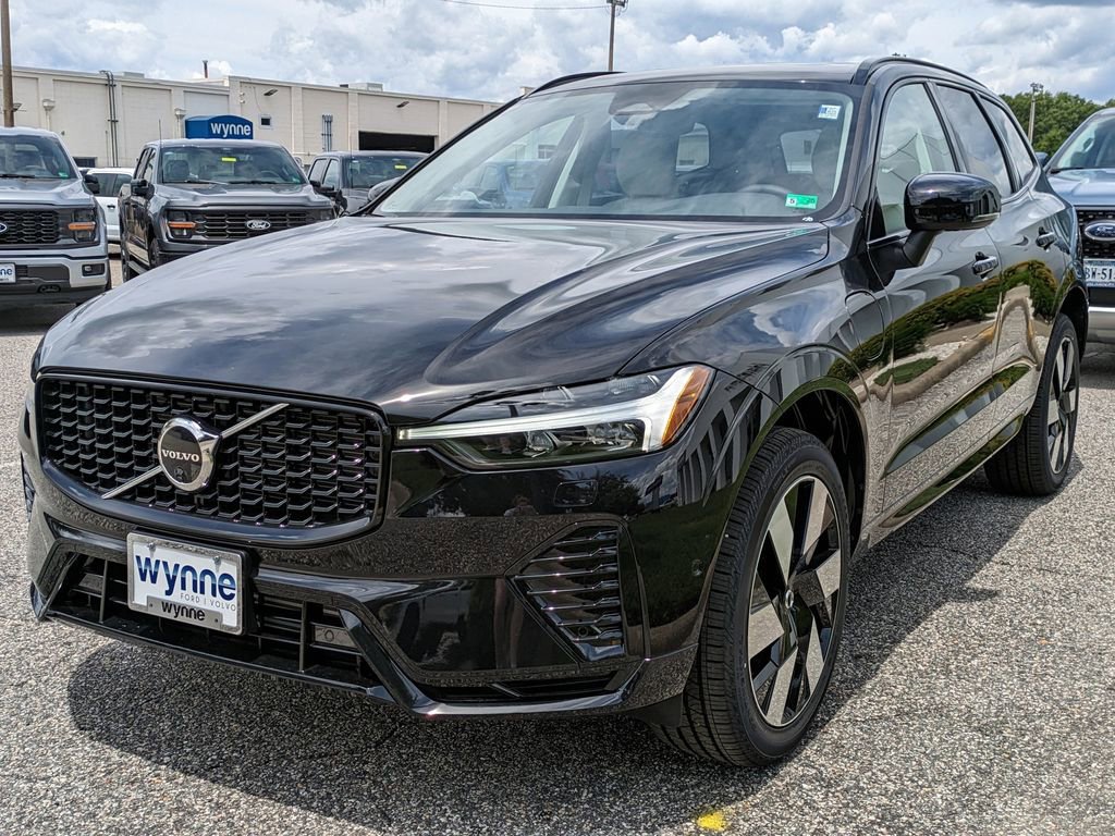 New 2025 Volvo XC60 T8 Plus w/ Protection Package Premier AWD/4WD image 8
