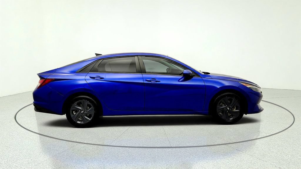 Used 2022 Hyundai Elantra SEL w/ Convenience Package FWD image 4