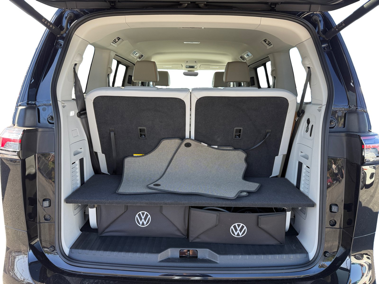 Certified 2025 Volkswagen ID. Buzz Pro S Plus RWD image 17