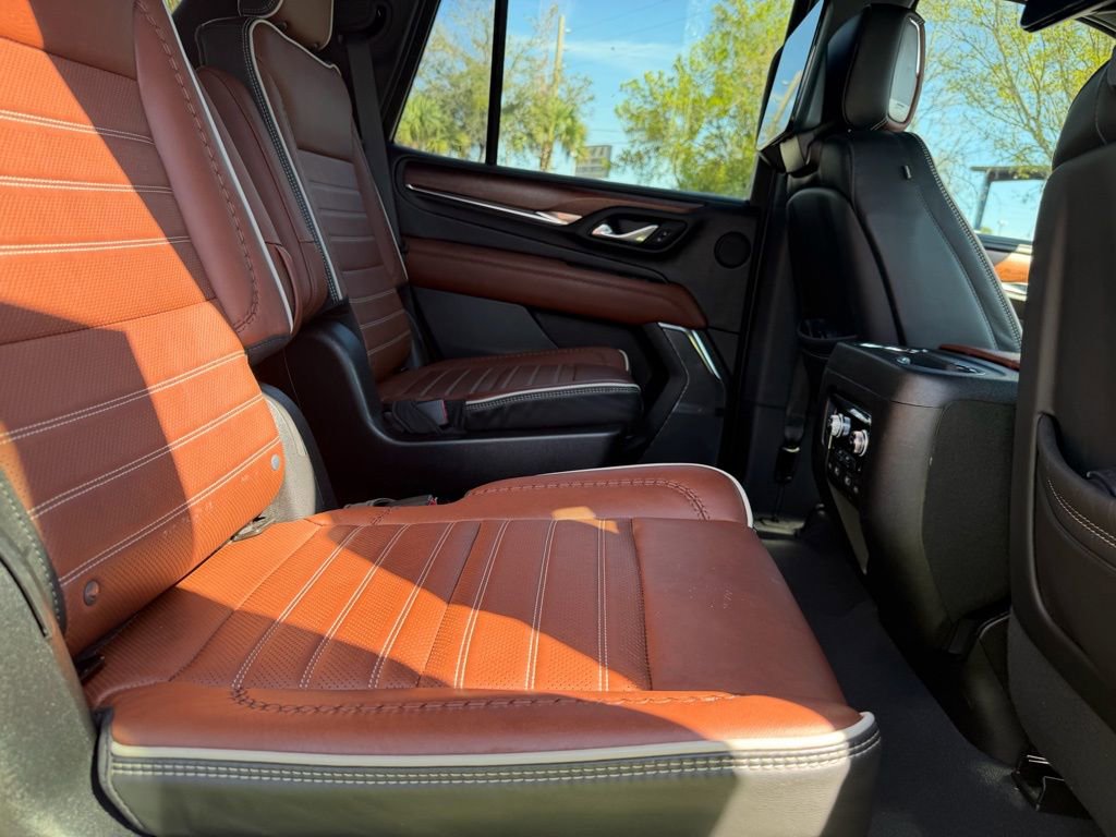 Used 2023 GMC Yukon Denali Ultimate AWD/4WD image 11