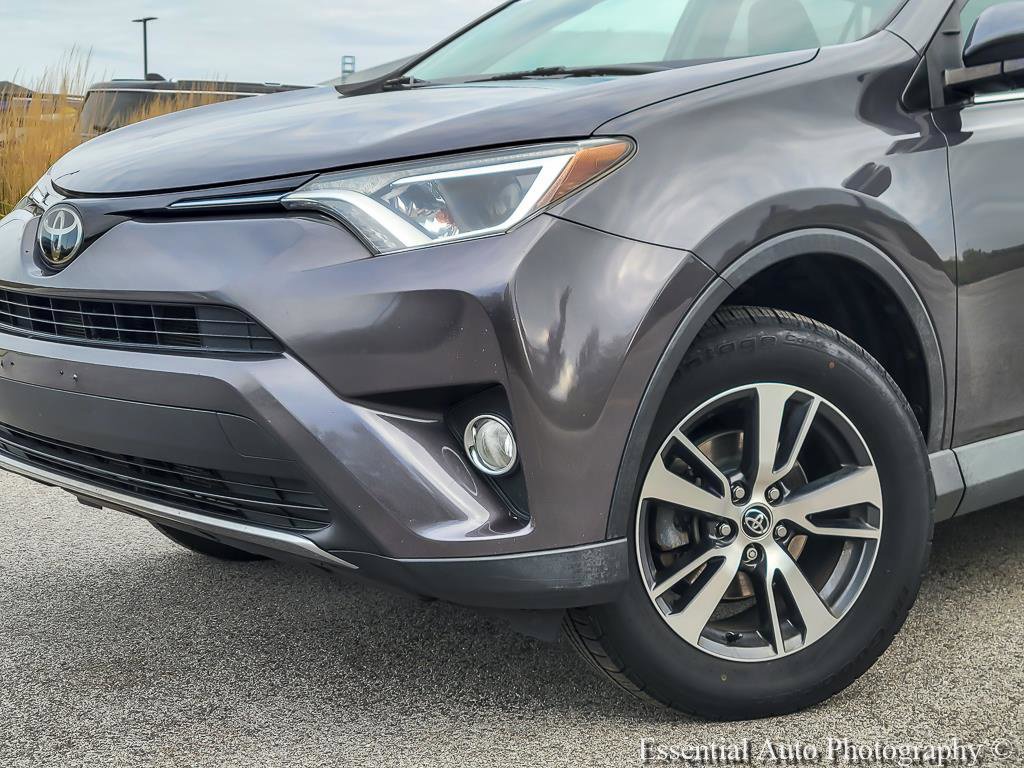 Used 2018 Toyota RAV4 XLE AWD/4WD image 3