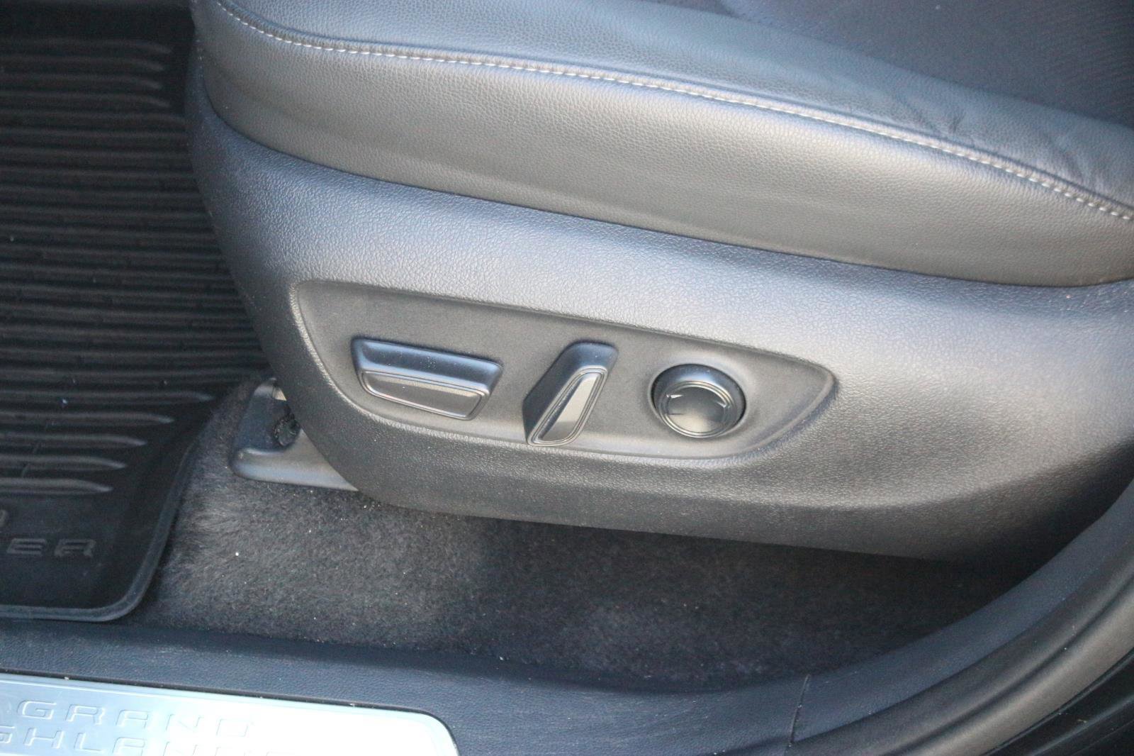 Used 2024 Toyota Grand Highlander Limited image 17