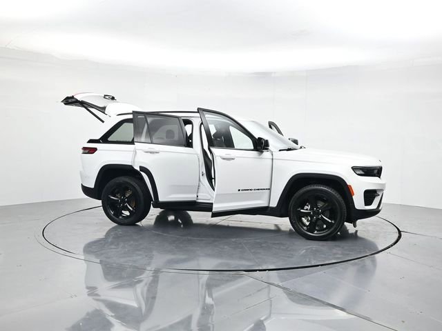 Used 2023 Jeep Grand Cherokee Altitude image 47
