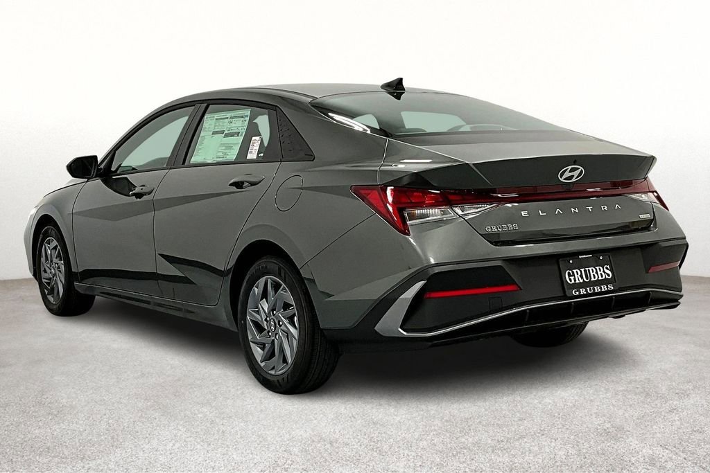 New 2026 Hyundai Elantra Blue FWD image 4