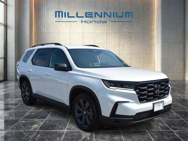 Used 2025 Honda Pilot Sport image 6