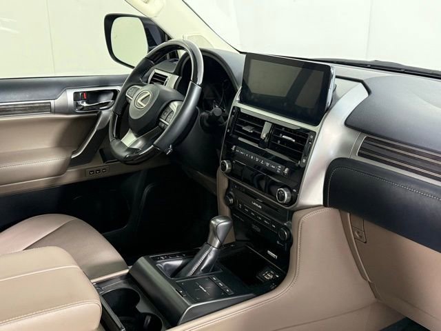 Used 2023 Lexus GX 460 Premium w/ Accessory Package AWD/4WD image 36