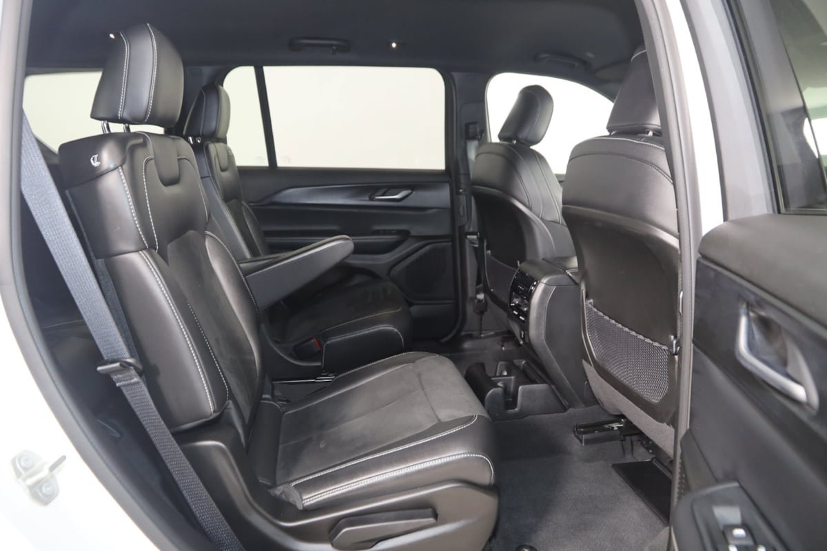 Used 2023 Jeep Grand Cherokee L Laredo AWD/4WD image 13