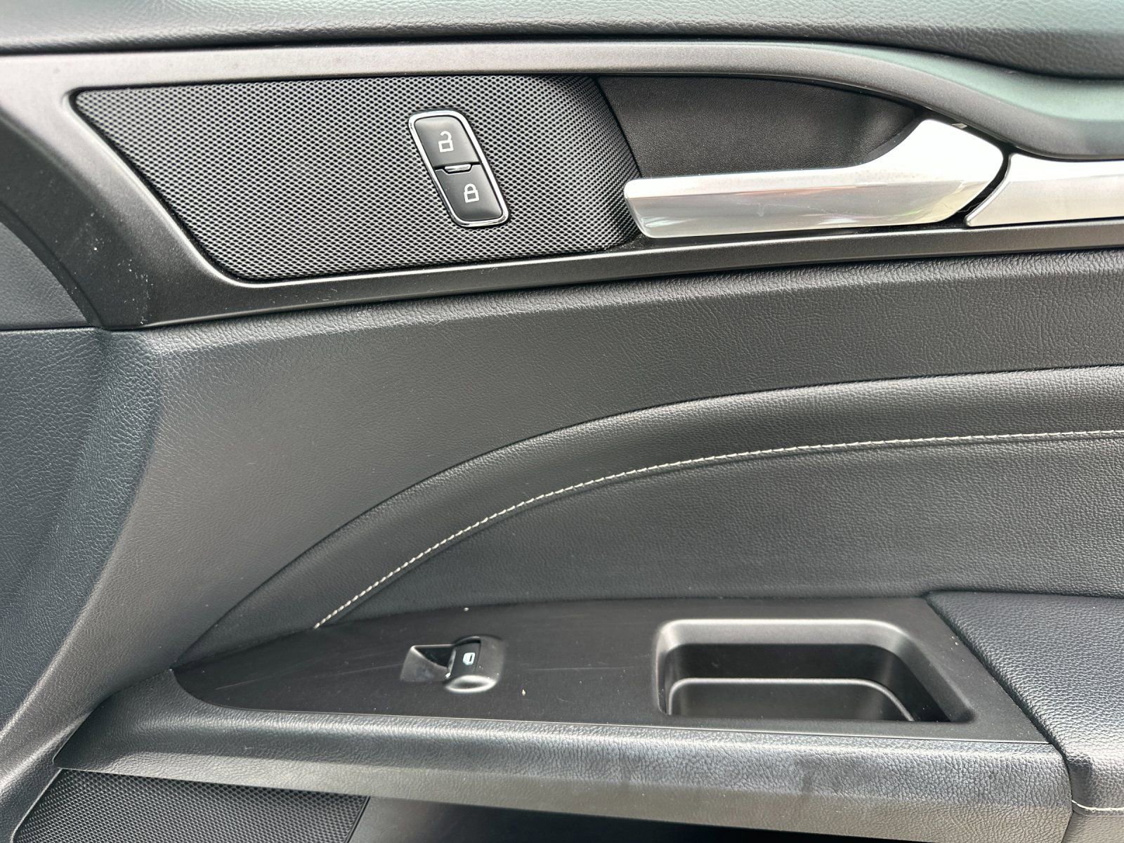 Used 2019 Ford Fusion Titanium image 19