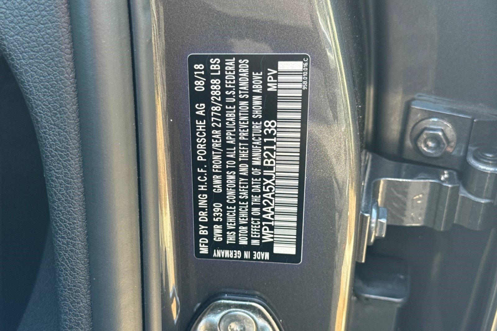 Used 2018 Porsche Macan Sport Edition AWD/4WD image 40