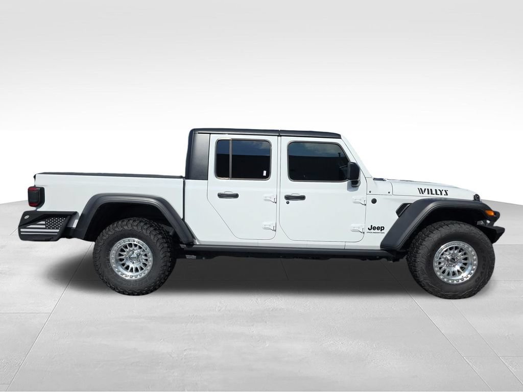 Used 2025 Jeep Gladiator Sport AWD/4WD image 4