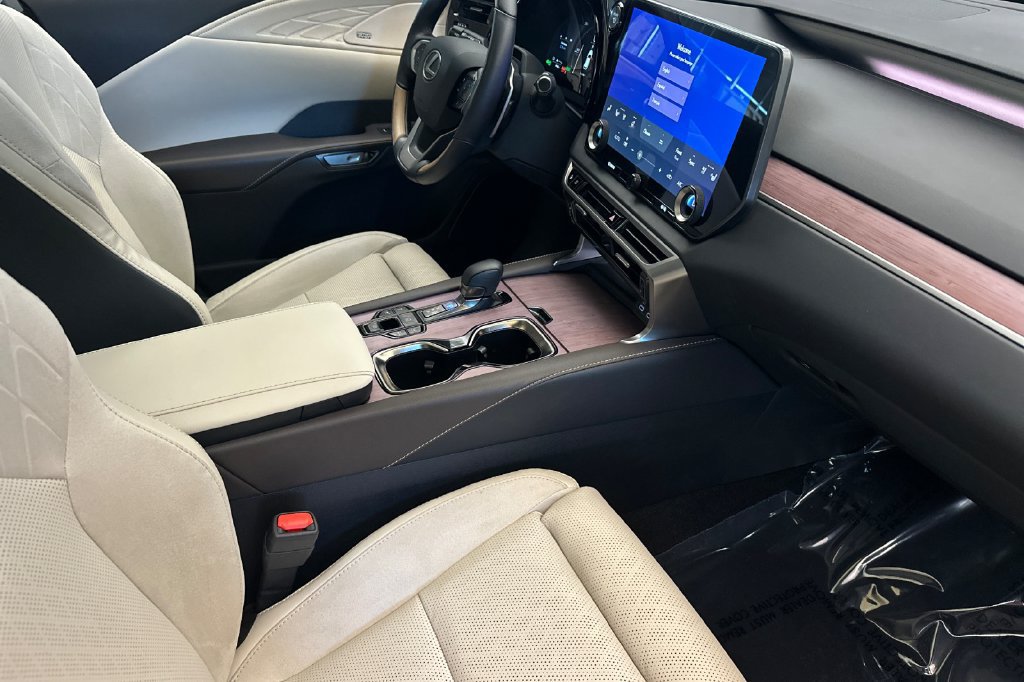 Used 2026 Lexus RX 450h AWD w/ Convenience Package image 16