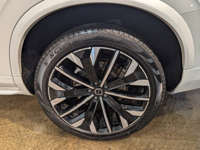 Used 2025 Volvo XC90 B6 Plus image 9