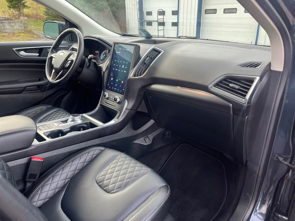 Used 2024 Ford Edge Titanium image 28