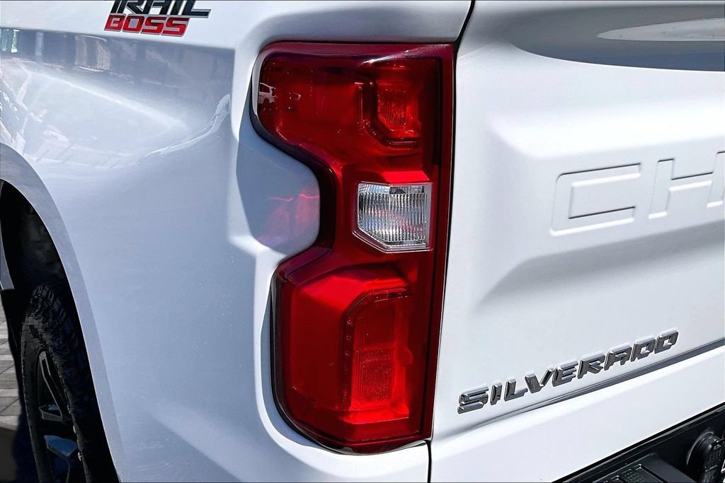 Used 2019 Chevrolet Silverado 1500 Custom Trail Boss AWD/4WD image 32