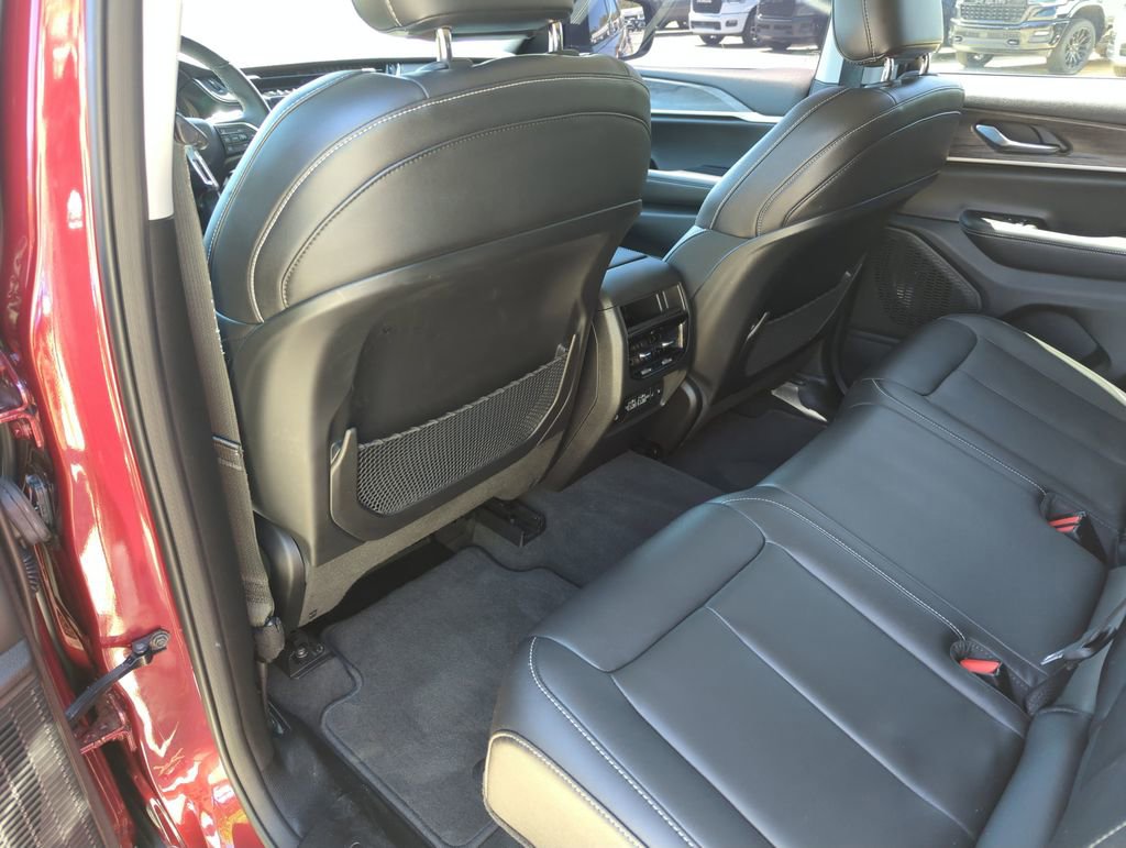 Used 2022 Jeep Grand Cherokee Limited image 31