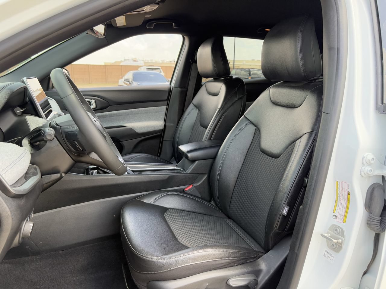 Used 2024 Jeep Compass Latitude AWD/4WD image 28