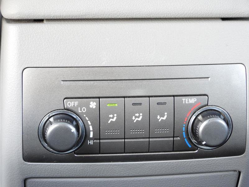 Used 2012 Toyota Highlander SE w/ Tow Pkg FWD image 41