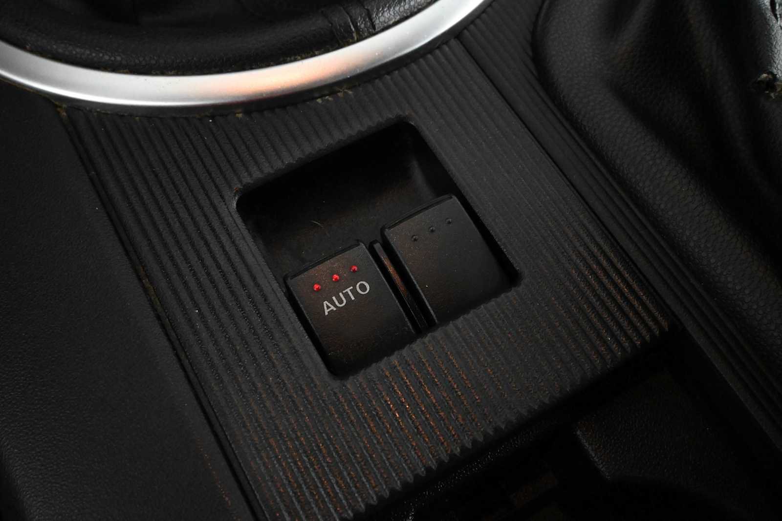 Used 2006 MAZDA MX-5 Miata Touring RWD image 22