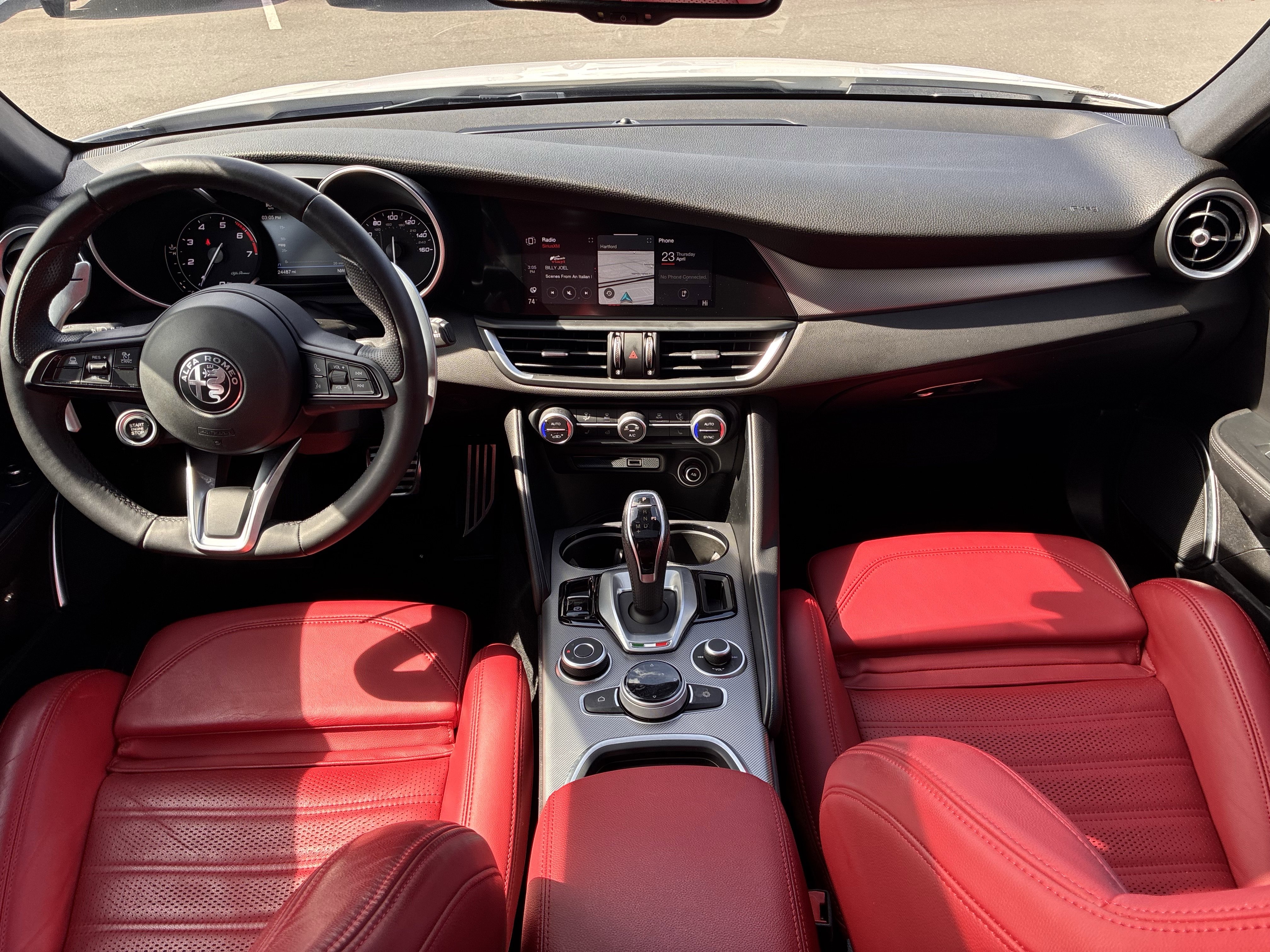 Used 2023 Alfa Romeo Giulia Veloce AWD/4WD image 2