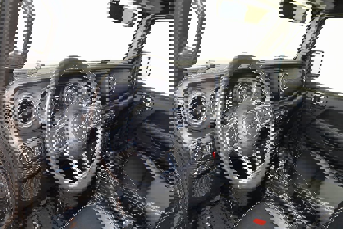 Used 2022 Jeep Wrangler Unlimited Sahara w/ Cold Weather Group image 27