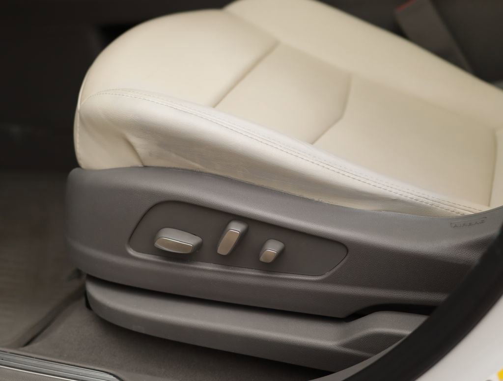 Used 2021 Cadillac XT5 Premium Luxury image 21