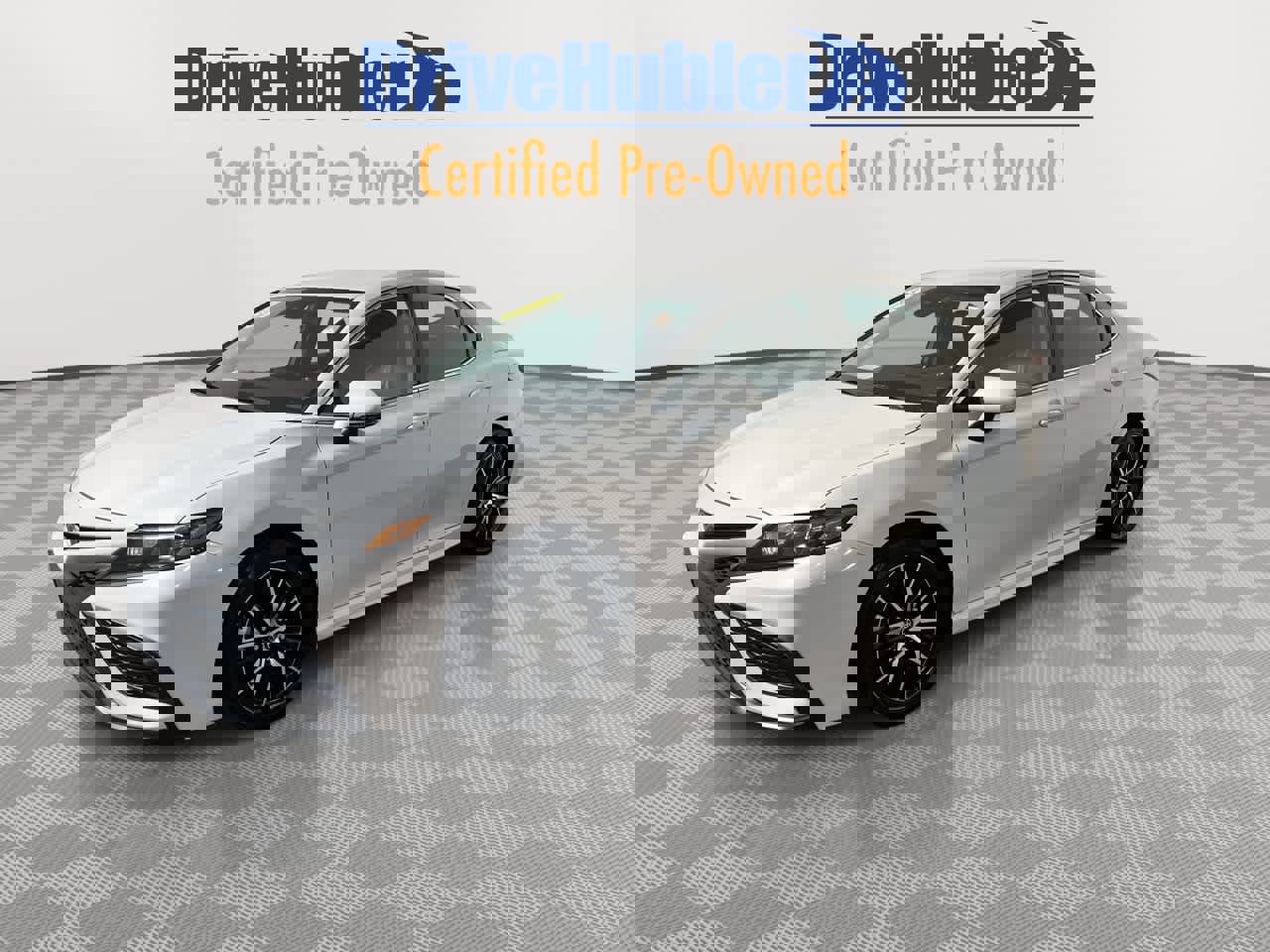 Used 2023 Toyota Camry SE image 2