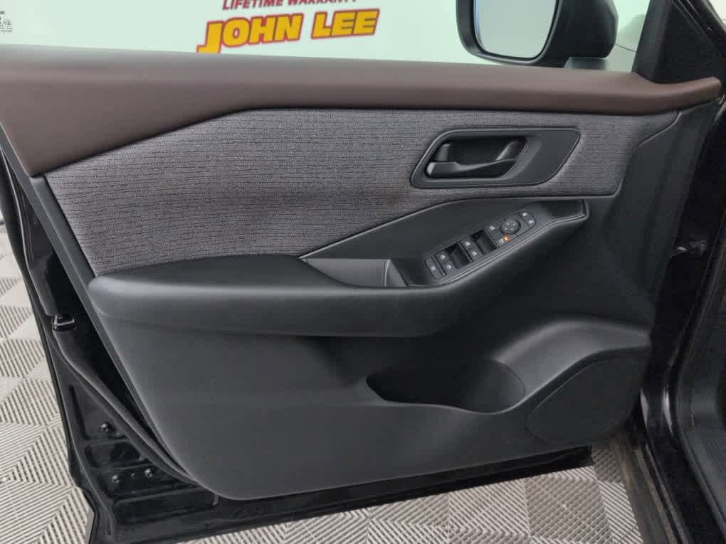 Used 2023 Nissan Rogue S AWD/4WD image 18