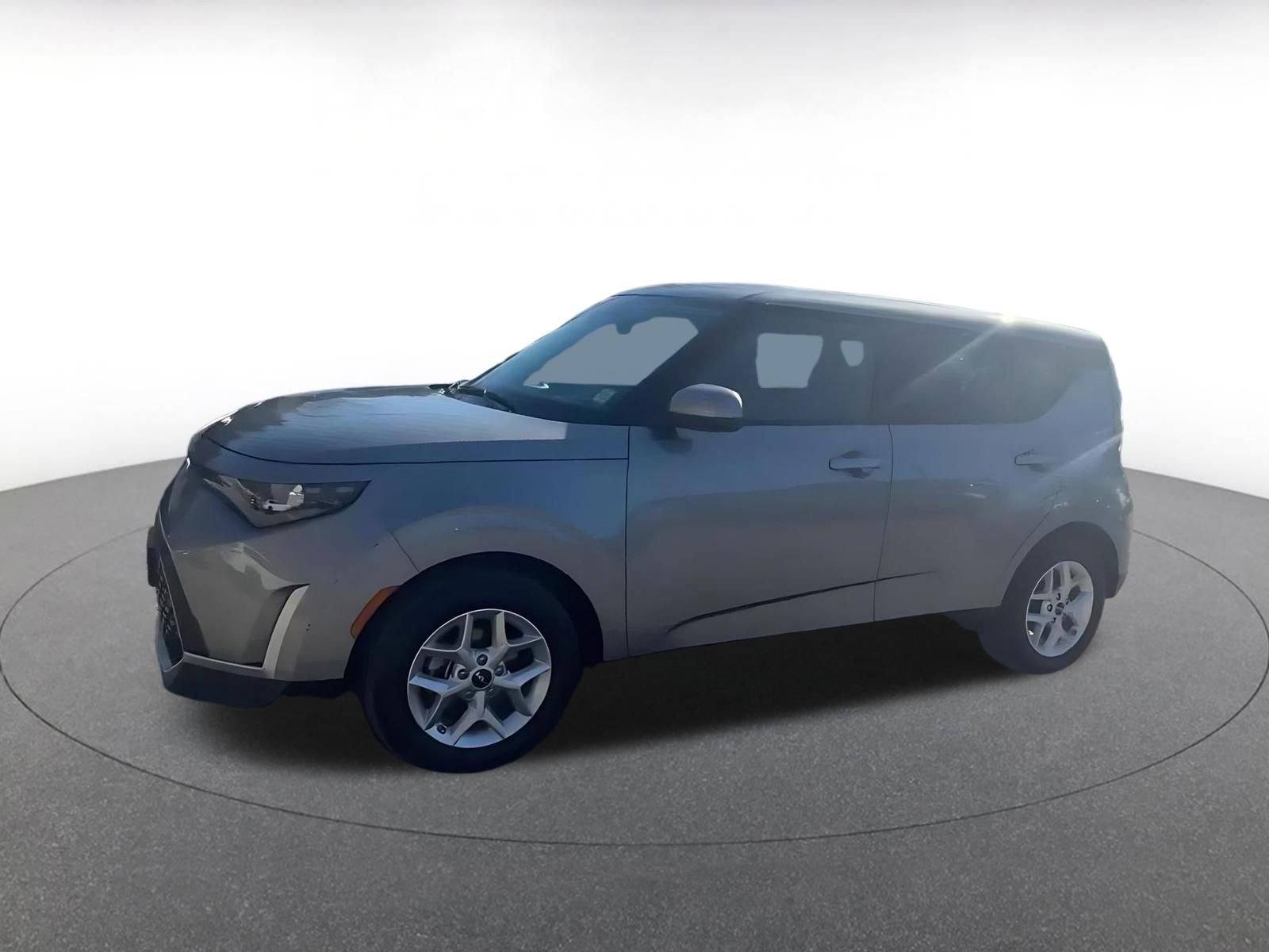 Used 2025 Kia Soul LX w/ LX Technology Package FWD image 8