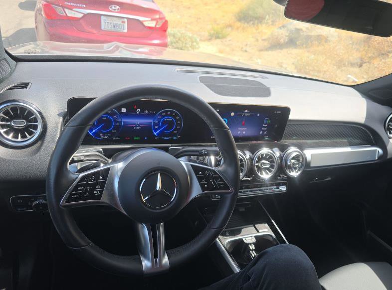 Used 2025 Mercedes-Benz EQB 300 4MATIC w/ Driver Assistance Package image 10