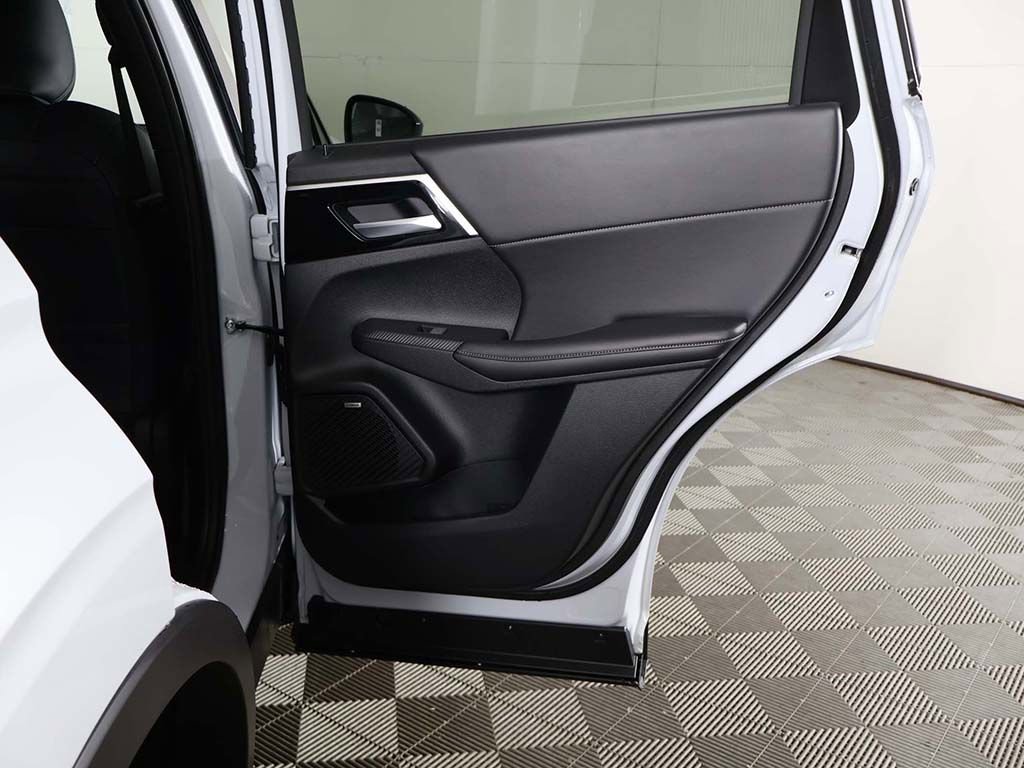 New 2026 Mitsubishi Outlander LE FWD image 25