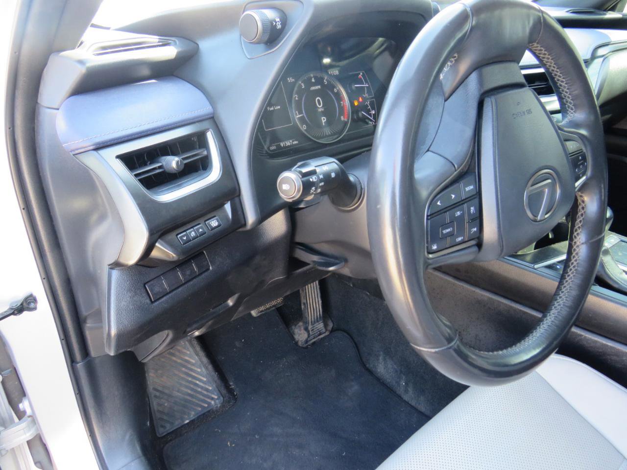 Used 2019 Lexus UX 200 Base image 22