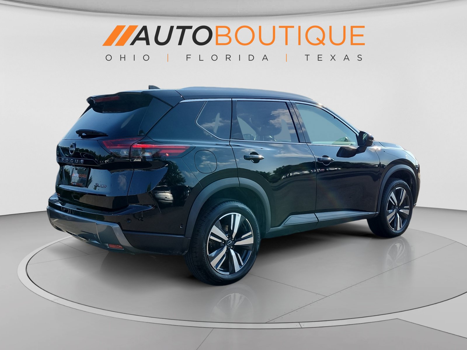 Used 2024 Nissan Rogue SL AWD/4WD image 5
