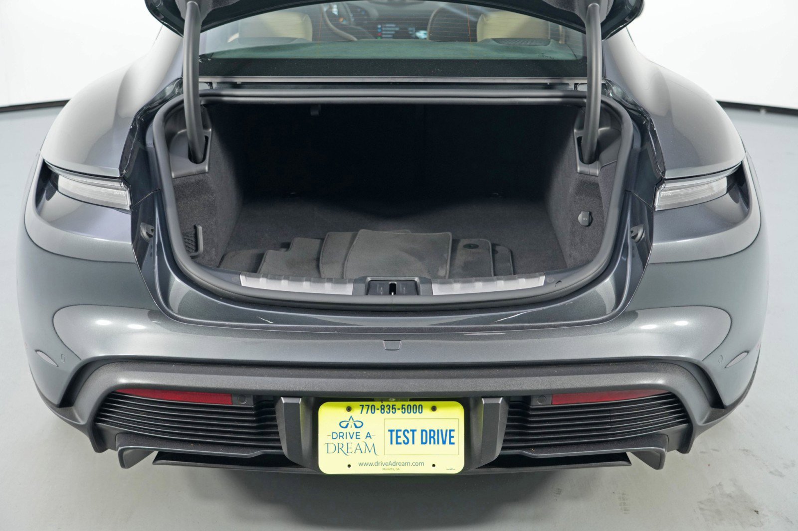 Used 2020 Porsche Taycan Turbo image 10