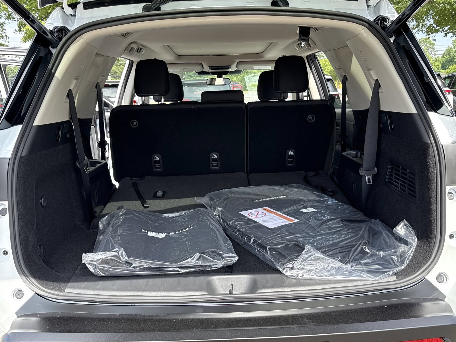 New 2026 Nissan Pathfinder SV w/ SV Premium Package FWD image 19